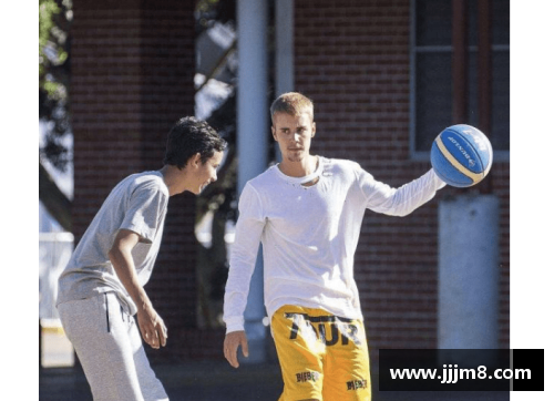 如何从初学者开始学习打篮球的简单技巧？(篮球初学者应该制定什么训练计划？)
